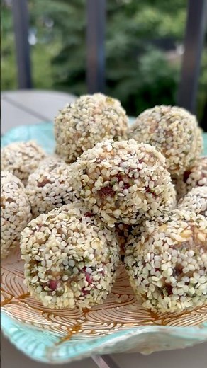 Healthy Date & Nut Snack | No-Bake Energy Bites with Honey #recipe
