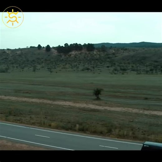 🎬 Луугийн ээж гэдэг шиг л загнуулж байна даа 😂 Манайхан ёстой хөөрхөн кино болсон шүү инээд, уярал, гэр бүлийн халуун дулаан уур амьсгал бүгд бий 💛 Гэр бүлээрээ хамтдаа үзэхэд яг тохирсон сайхан уран бүтээл шүү 📽️ 📲 Бүх IPTV болон Sun Media апп-аас хүлээн авч үзээрэй. 🎬 Кино нэр: Гэрэлтэх Алтан Гадас УСК | SUN MEDIA