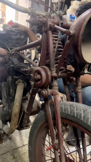 𝑴𝒐𝒐𝒏 𝑴𝒐𝒕𝒐𝒓 𝑪𝒚𝒄𝒍𝒆 𝑮𝒂𝒓𝒂𝒈𝒆 𝑯𝒚𝒅 | #triumph #3hw #350cc #triumphmotorcycles #1947 #vintage #british #bikes #oldisgold #oldmotorcycle | Instagram