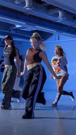 Look at👀✨ @queen._b__ Can’t look away 🤎 #comingout #choreography