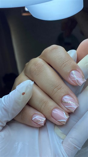 Karina Dias | Nail Designer on Instagram: "✨ Inspiração de ano novo ✨❤️ #unhas #tutorial #bloguerinha #beleza #unhasdegel"