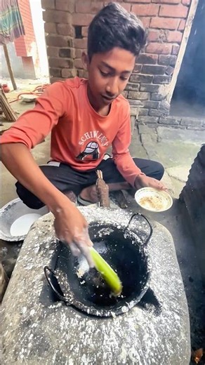Check out the ninja technique of making bread with a complete hand touch.