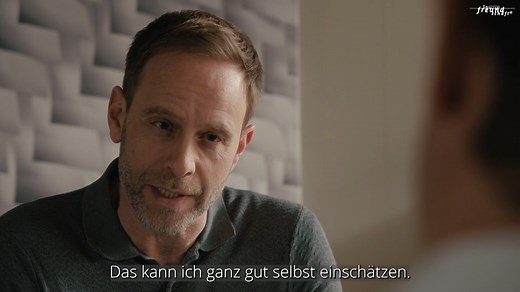 Kai Hoffmann ist zurück! Wie wird er wieder in der Sachsenklinik ankommen? Ilay Demir hat eine Patientin, der er sich sehr verbunden fühlt. Und: Miriam und Rieke sind aufgeregt, denn Cosmo soll einziehen. Doch vorher braucht es noch das OK von Jugendamtsleiter Grabenhorst. Erinnert ihr euch an ihn? Na, das wird wohl nicht so einfach. Was meint ihr, wie er entscheidet?😬 Die Folge 975 "Unverstanden": Am Dienstag, 7. Juni um 21 Uhr in ARD Mediathek & Das Erste | In aller Freundschaft