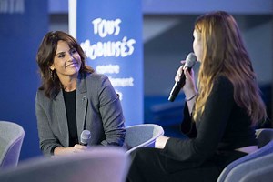 Faustine Bollaert se dévoile comme rarement : en bikini, la star de France 2 affiche un corps impeccable