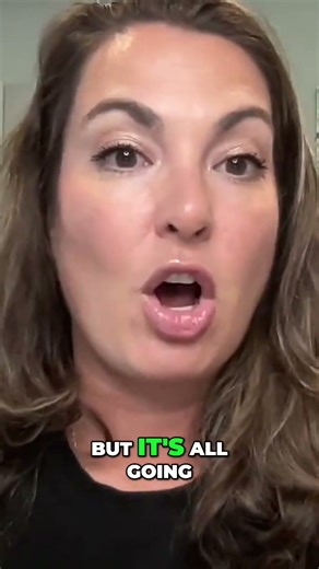 Effortless Eyeshadow: Travel-Friendly, Mess-Free Makeup! #shorts