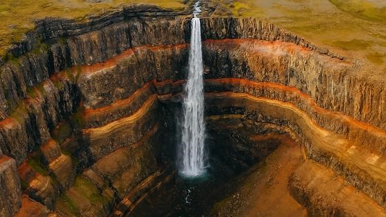 Hengifoss : la cascade aux strates d’Islande en 4K
