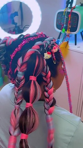 Hello kitty girl! 💖 #braidaid #pigtails #hair #trenzas #braids #peinado #braidsmiami #miamibraids #trenzasmiami #coachellahair #festivalhair #festivalbraids