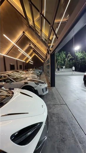 How Bruce Wayne Lives in Real Life 👀