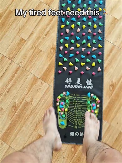 It hurts at first... Then everything slowly starts to unwind 😌🦶 #acupressuremassage #footcareroutine #reflexology #plantarfasciitis #afterworkrelaxation