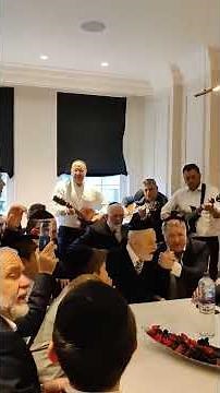 Amazing version of Ani Maamin by Yigal Calek & The London School of Jewish Song