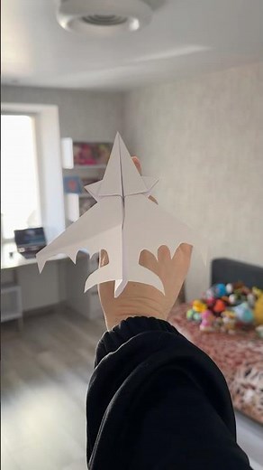 Un avión de papel que vuela tan lejos como un avión de combate