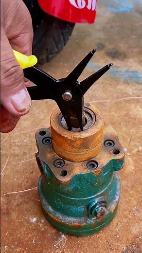 Multi-functional 2-in-1 snap ring pliers, one pliers with multiple functions, inner