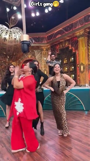 Girls gang🤭😎#elvishbhai #bhartisingh #niasharma #trending #ytshorts #laughterchefs #funny #comedy ❣️
