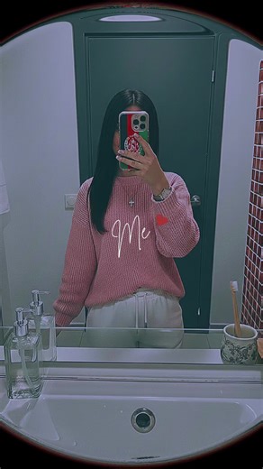 Le Chemin de ma Liberté💪🕊 ​Je porte en moi un mélange unique : le sang de mon père 🇮🇷 et l'âme de ma mère 🇦🇫 Mais a part mes racines, je porte une partie de moi que je pouvais pas vivre là-bas.... En Afghanistan comme en Iran, ma foi chrétienne devait rester secret pour que je puisse vivre en paix... ​Ça fait six ans maintenant que je suis en France au début, le regard de gens était difficile, j'ai senti beaucoup de méfiance et ça a fait les situation encore plus dure à supporter...Mais av