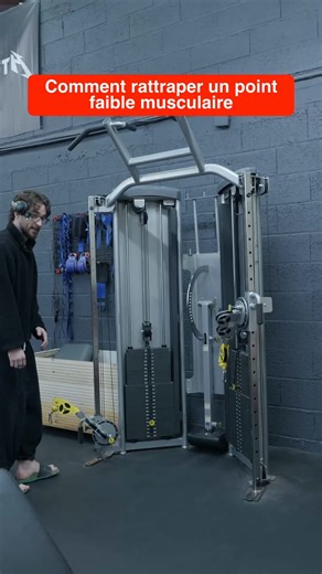 Il y a plusieurs façons de prioriser un groupe musculaire. Mais la plus simple et efficace, c’est celle-ci 👉 Le mettre en début de séance Pourquoi ? Parce que c’est le moment où tu es : ✔ le plus frais ✔ le plus concentré ✔ le plus fort 👉 donc là où tu recrutes le plus d’unités motrices 👉 et où tu peux générer le plus de stimulation C’est pour ça que : 👉 tes points faibles doivent passer en premier Et si en plus tu utilises un format full body : 👉 3 séances par semaine = ✔ 3 fois ton point 