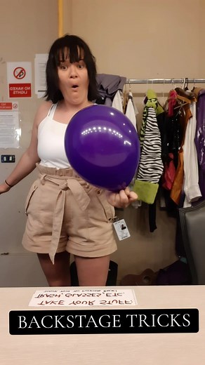 the face 😳 #purpleballoon #balloon #magic #magictrick #backstage #bts #dressingroom #tricks #silver #snappop #colourchange