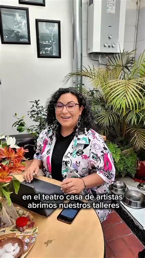 Teatro Casa de Artistas on Instagram: "Si buscas un lugar para hacer algo diferente, donde puedas expresarte con libertad, encontrarte con otras personas, reírte y encontrar ideas nuevas, en el teatro casa de artistas tenemos muchas opciones Clases de canto Teatro para niños y adultos Improvisación teatral Música Gramática musical Bajo eléctrico Escritura creativa Lectura interpretada Creación de proyectos en conjunto. Circulación de obras Escríbeme cuál es tu favorita iré a conocer el teatro ca