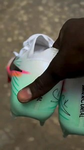 2 different colors and types | GDP