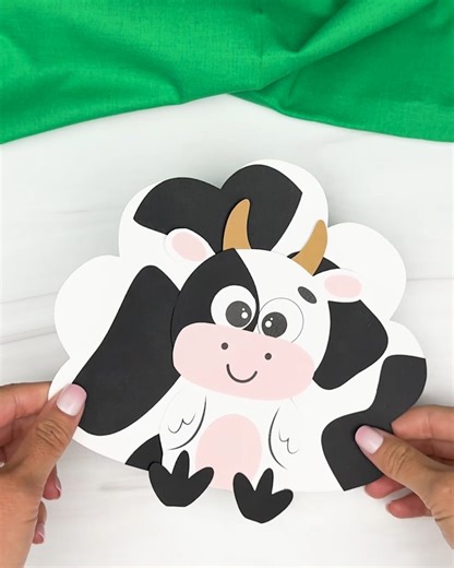 This cow disguise is the perfect way for a turkey to hide! Use the printable PDF 👇 | Simple Everyday Mom