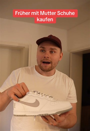 Schuhe Kaufen Mit Der Mutter: Erinnerungen An Die Kindheit