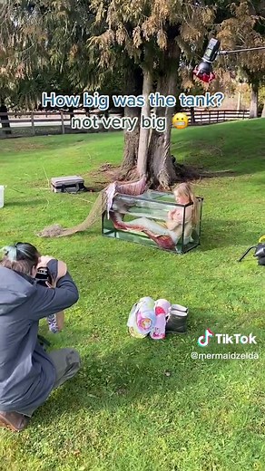 Replying to @Dragon.cos I’d also like to point out that we did this in FEBRUARY in CANADA 🥶 #frozenfish #coldmermaid #mermaidtiktok #mermaidtok #mermaidtail #mermaidzelda #mermaidtank #fishtank #ohnocleo #realmermaid