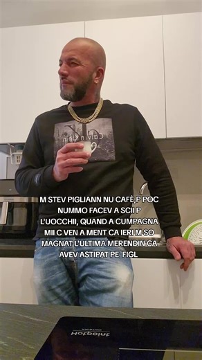 M STEV PIGLIANN NU CAFÈ,P POC NUMMO FACEV ASCII P L'UOCCHI ,QUANN A CUMPAGNA MII C VEN A MENT CA IER M SO MAGNAT L'ULTIMA MERENDIN CA AVEV STIPAT PE FIGL#frasi #ironia #amoremio @ely🦋 #iosonoluciano #lucianoferrentino2sivola @marti