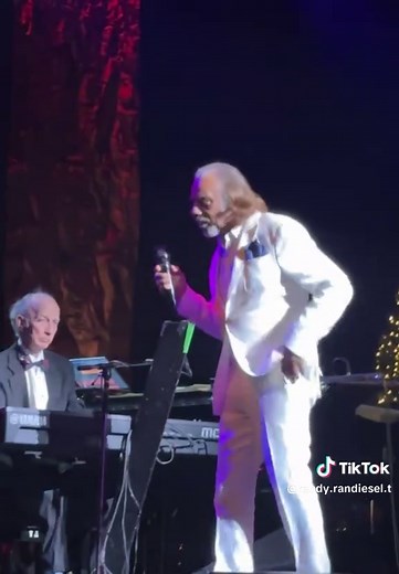 Johnny Mathis Concert Highlights: A Christmas Classic