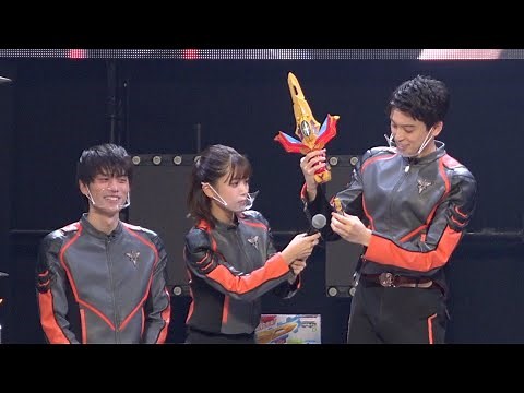『ウルトラマンデッカー』“アスミ カナタ”松本大輝が新アイテム解説！次回予告の生アフレコにも挑戦！ ウルサマ2022『ウルトラマンデッカー』スペシャルナイト