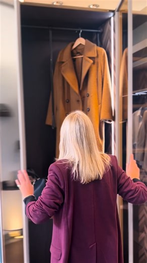 Limegloves | Πρακτικές ντουλάπες, έξυπνοι μηχανισμοί, απόλυτη οργάνωση. Στο Kormaris Kitchen Hub σχεδιάζουμε μαζί τον ιδανικό αποθηκευτικό χώρο, ακριβώς... | Instagram