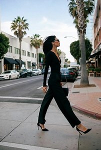 The Half-Up Style: Rolling up or pushing up your sleeves to just below the elbow is a tiny, powerful style move. Fact: Exposing the wrist—the smallest point of the arm—creates a slender, purposeful look. Detail: It instantly makes oversized items more tailored and adds an element of casual sophistication to any jacket or shirt. Value: Small effort, major impact on silhouette and comfort. | Fashion Flair