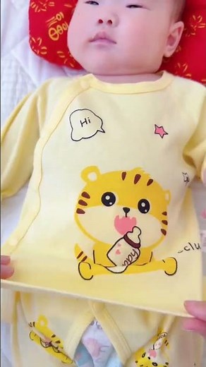 This #two-piece set is easy to put on and take off without feeling tight #baby #cutebaby