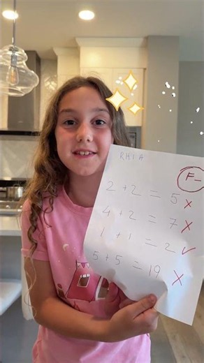 Sierra Ayuda a Rhia a Estudiar | La Práctica es la Clave del Éxito 📚💛