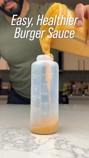 Low calorie sauces: Creamy Burger Sauce that you’ll probably be using for EVERY dish. So delicious and easy to make.👇🏼 - Ingredients: • 1/4 tsp olive oil • 1/2 onion, sliced • 3 cloves garlic • 1/2 cup fat free greek yogurt, plain • 1/2 cup light mayo / miracle whip • 1/4 cup mustard (yellow or dijon) • 1 tbsp hot sauce (optional for spicy kick, I used sriracha) • 1 tbsp vinegar (or pickle juice from the jar) • 2 tsp paprika • 1/4 cup finely chopped dill pickles • Optional: Water for a thinner