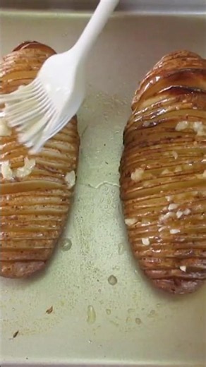 HASSELBACK POTATOES 🥔 So YUMMY 😋 #food #potato #baking #delicious #recipe #tutorial