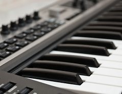 Midi-Keyboard mit dem Rechner verkabeln - so geht's