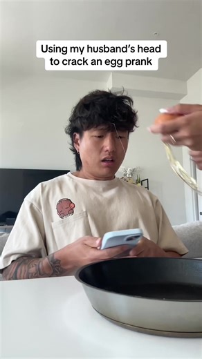 Crack egg prank 😁#prank #funnyvideos #couple #fail #fyp