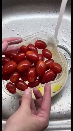 Ceramic Kitchen Tool for Washing Fruit 🌊 #CeramicKitchen #FruitWashHack #MustHaveGadget