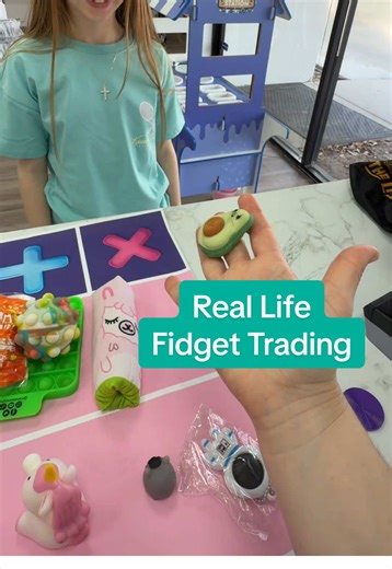 @𝓕𝓲𝓰𝓭𝓮𝓽 𝓰𝓲𝓻𝓵 𝓛𝓾𝓵𝓾 came to visit my store today!!! 😍💖🥳 @Fidget Toys Plus #reallifefidgettrading #mrsbench #fidgettoysplus #worldsbiggestfidgettoystore #fidgettrades