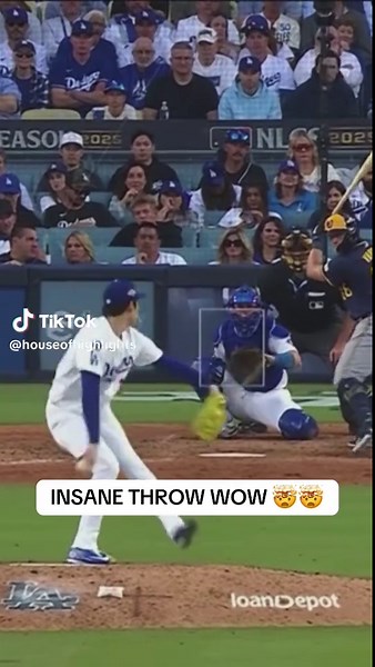 INSANE PLAY BY MOOKIE BETTS. 🤯🔥 #mookiebetts #dodgers #mlb #baseball #sports