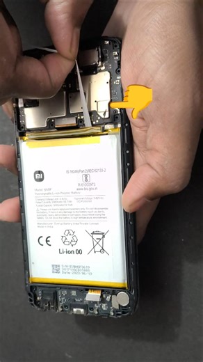 redmi battery remove easy trick #asmr #technology #repair #battery #redmi #diyrepair #smartphone