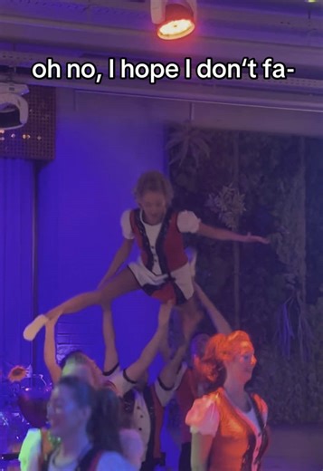 Karnevalistischer Tanzsport: Hoffe, ich falle nicht!