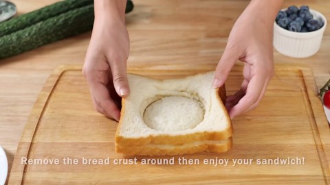 Sandwich Cutter, Sandwich Cutter and Sealer, Sandwich Maker, Peanut Butter and Jelly Sandwiches Tool/PBJ Cutter, Sandwich Maker for Kids, for Thanksgiving/Christmas Day