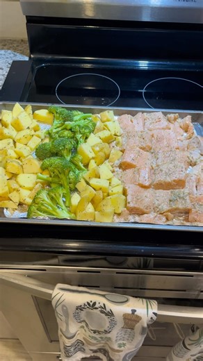 Simple, easy, and perfect for a no-stress dinner 🤍✨ #cookwithme #salmon #laqueshalux