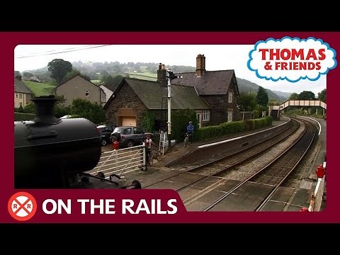 Level Crossing | On The Rails | Thomas & Friends