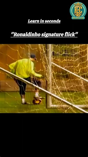 ⚽⚡Master The Ronaldinho Signature Flick💥✨"Ronaldinho FlickUp Tutorial"🥶🤯 #footballskills #ronaldinho