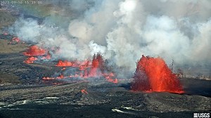 Live Stream: Kīlauea volcano is erupting with lava fountains at Halemaʻumaʻu Crater | Maui Now