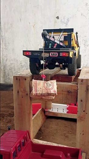 Realistic RC Scale Work: MN82 Toyota Land Cruiser Hauling Heavy Cement! #landcruiser #rcoffroad