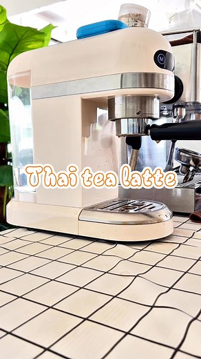 Thai tea latte #kcupcafé #cafe #vlog #ร้านกาแฟ #thaitealatte | K Cup Café