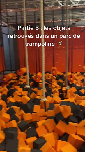 Découverte d'objets perdus dans un parc de trampoline