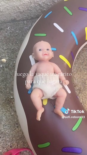 Rutina de Bebé Reborn en la Piscina